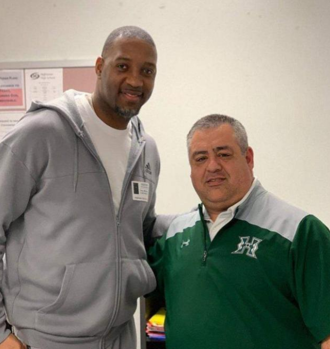 现效力于阿 现效力于阿